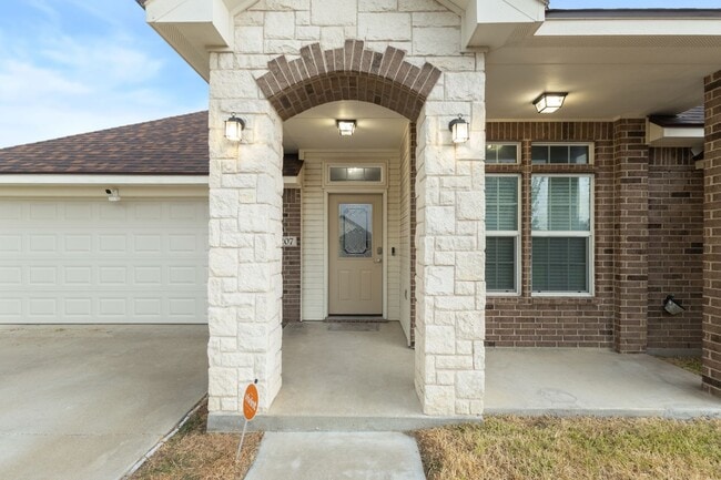 Building Photo - 207 Black Walnut Ct