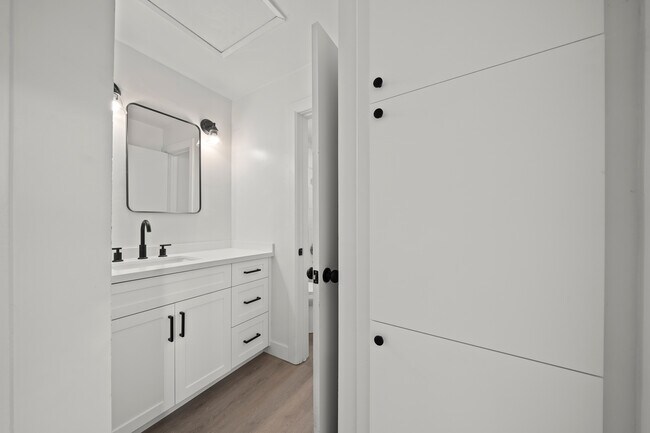 Building Photo - 3444 E Wilton St