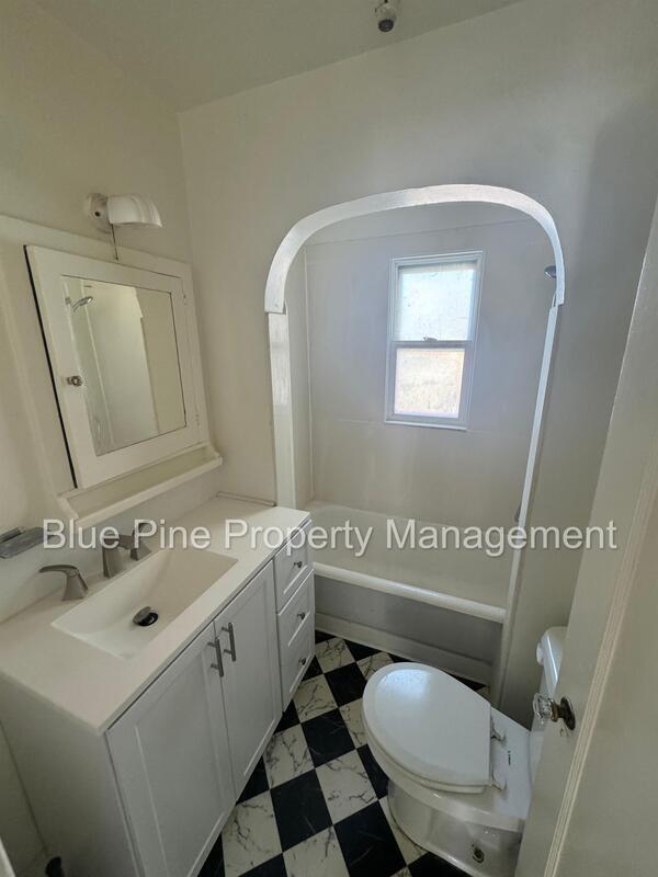 Building Photo - 112 4th St