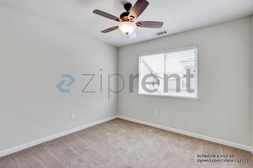 Building Photo - Unit