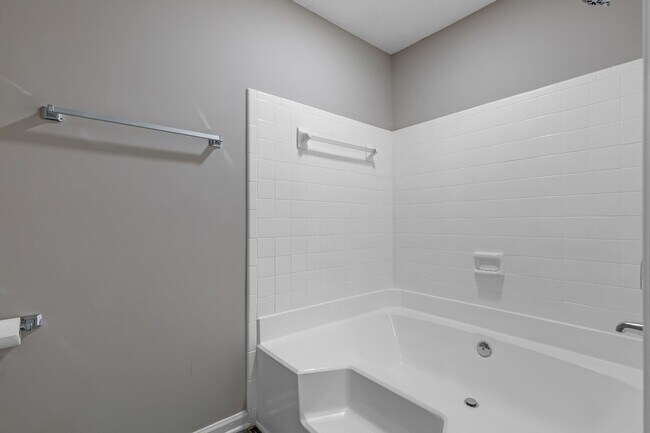 Building Photo - Discover Your Lakeside Oasis: 2 Bedroom Condo at Harris Lake