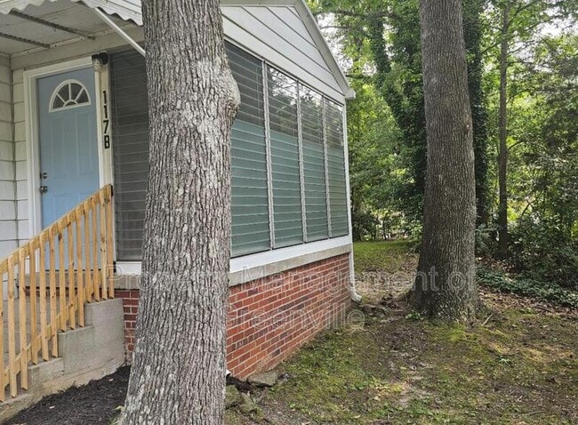Building Photo - 117 White Oak Dr