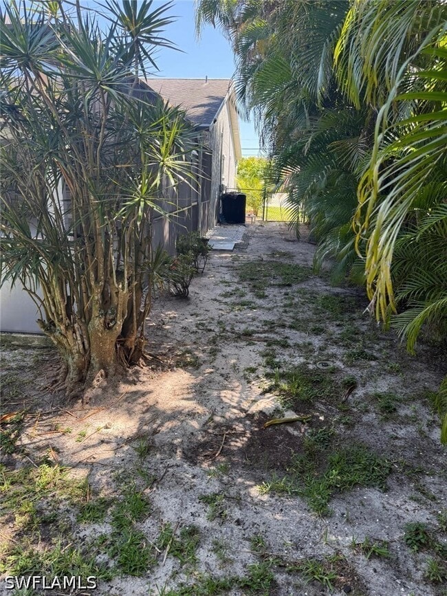 Building Photo - 1325 SW 28th St