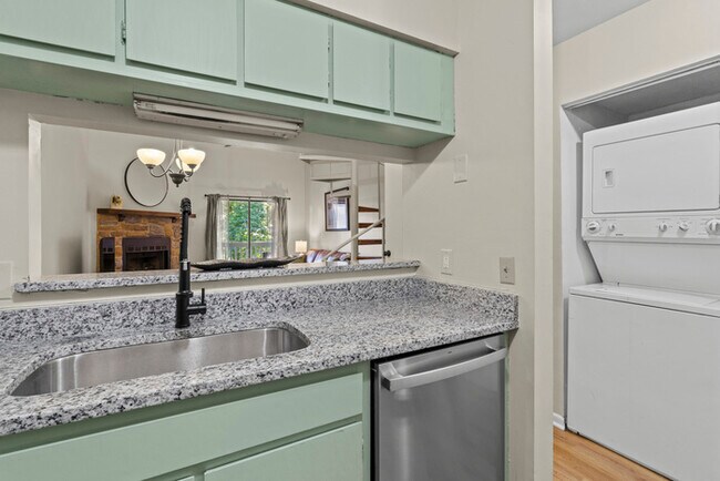 Building Photo - Fully remolded and furnished condo.