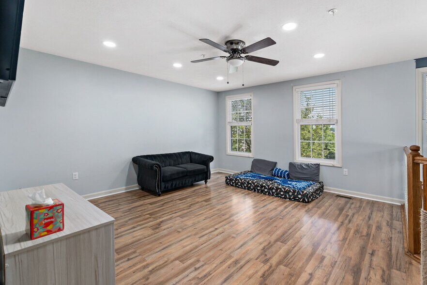 Building Photo - 249 Persimmon Ln
