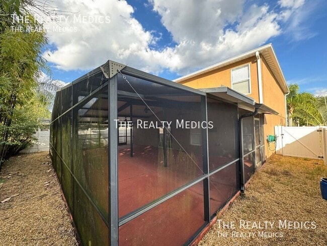 Building Photo - 1328 Karok St