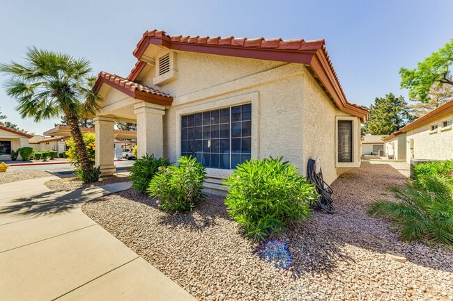 Building Photo - 1120 N Val Vista Dr