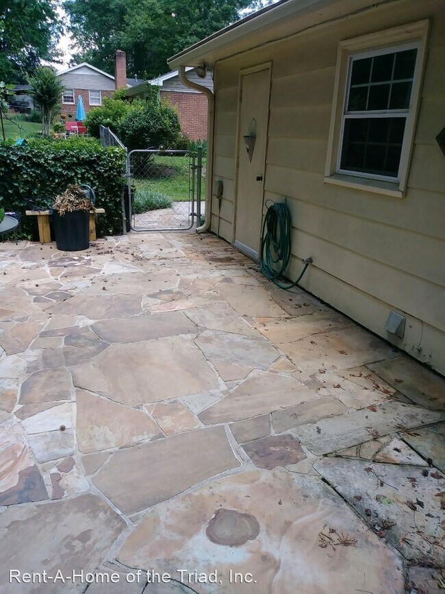 Building Photo - 3 br, 2 bath House - 4710 Beechcroft Drive