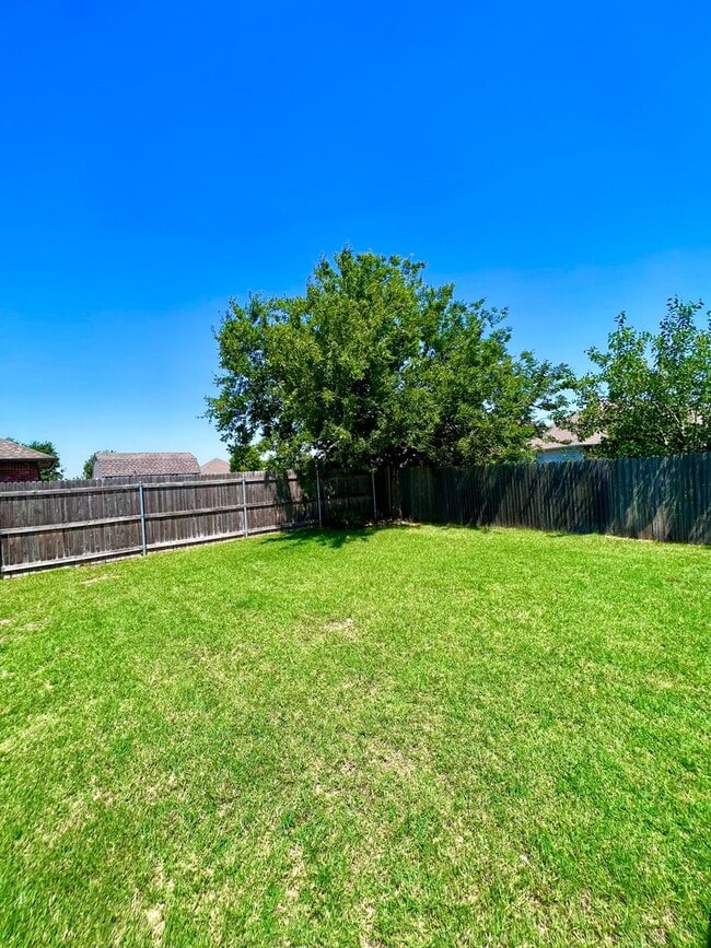 Building Photo - 4 bedroom with Storm Shelter in Yukon Gate...