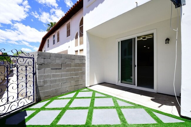 Building Photo - Charming Mediterranean-Style Townhome in G...