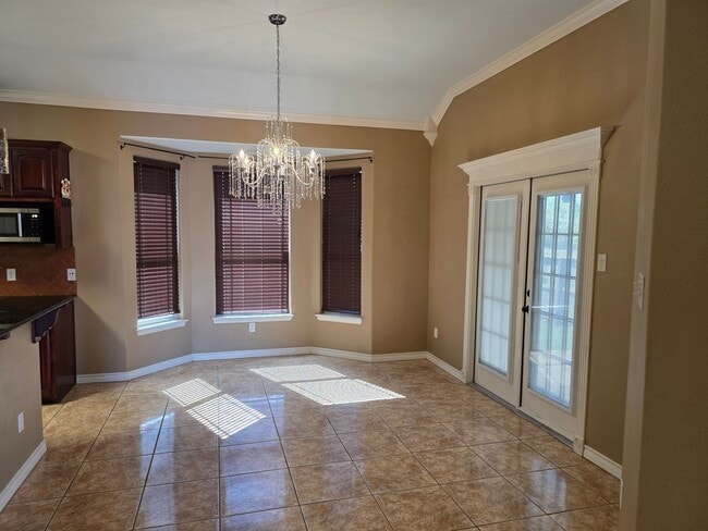Building Photo - Quiet & Amenities on the Southside!