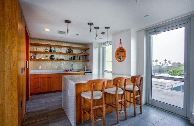 Building Photo - 1705-1725 Ocean Ave