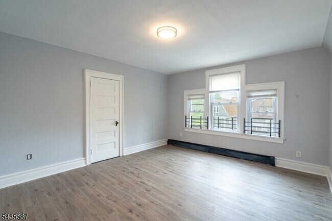 Building Photo - 105 Shepard Ave
