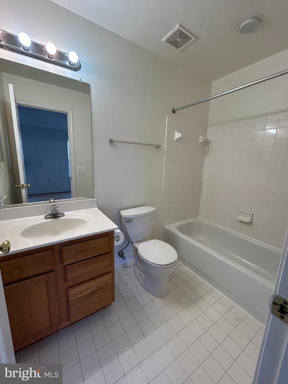 Building Photo - 2423 Dew Meadow Ct