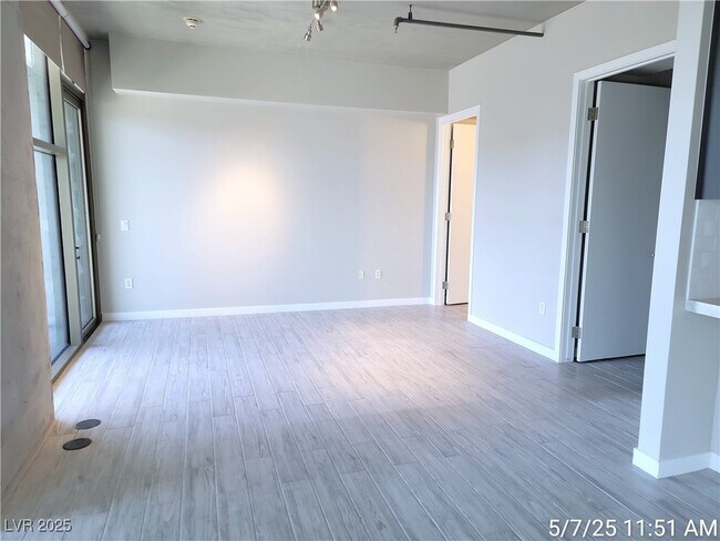 Building Photo - 353 E Bonneville Ave