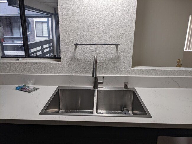 Building Photo - 55 Stenner St