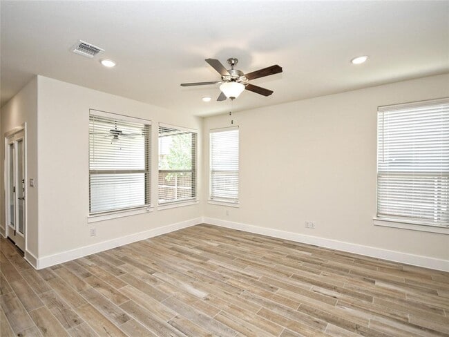 Building Photo - 406 Parkline Dr