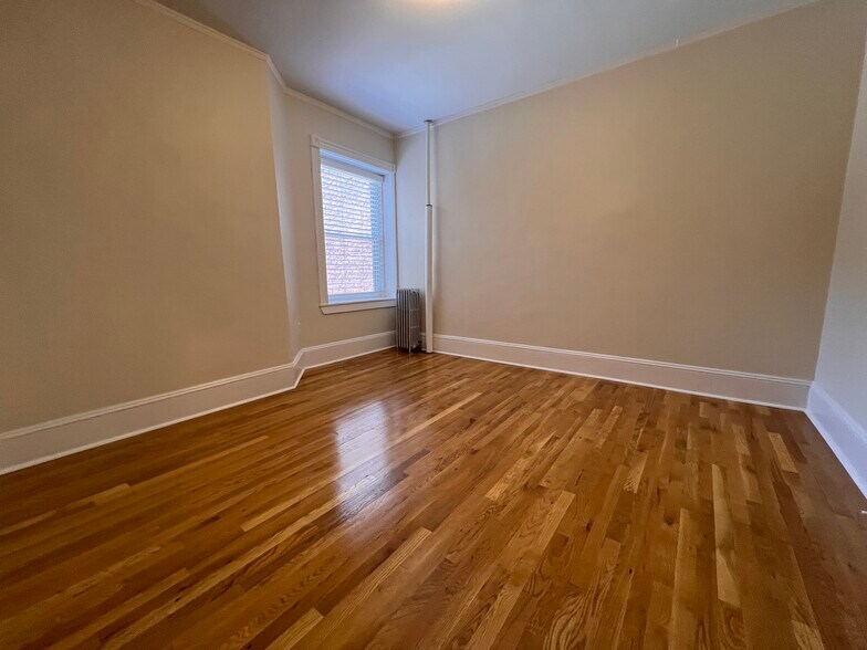 Building Photo - 1563 Beacon St