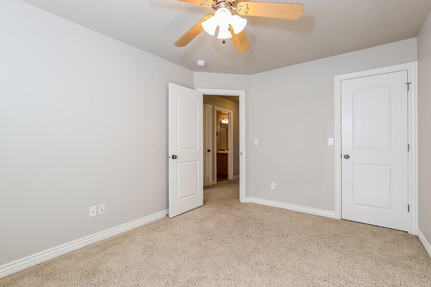 Building Photo - 7054 Dry Sycamore Ln