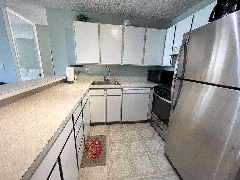 Building Photo - 2452 Tusitala St