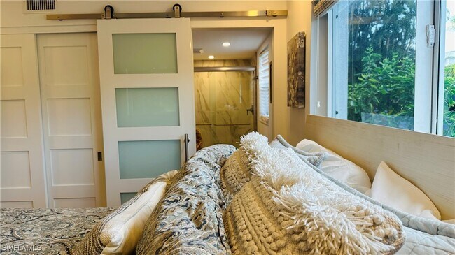 Building Photo - 780 10th Ave S