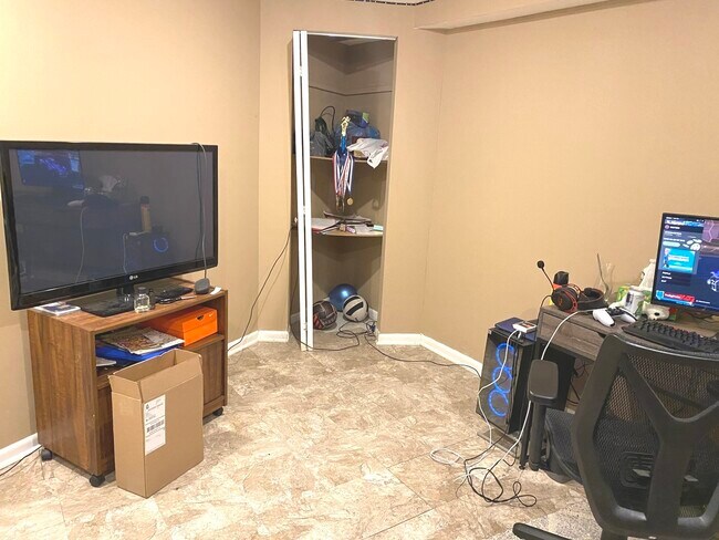 Building Photo - 322 Inverrary Ln