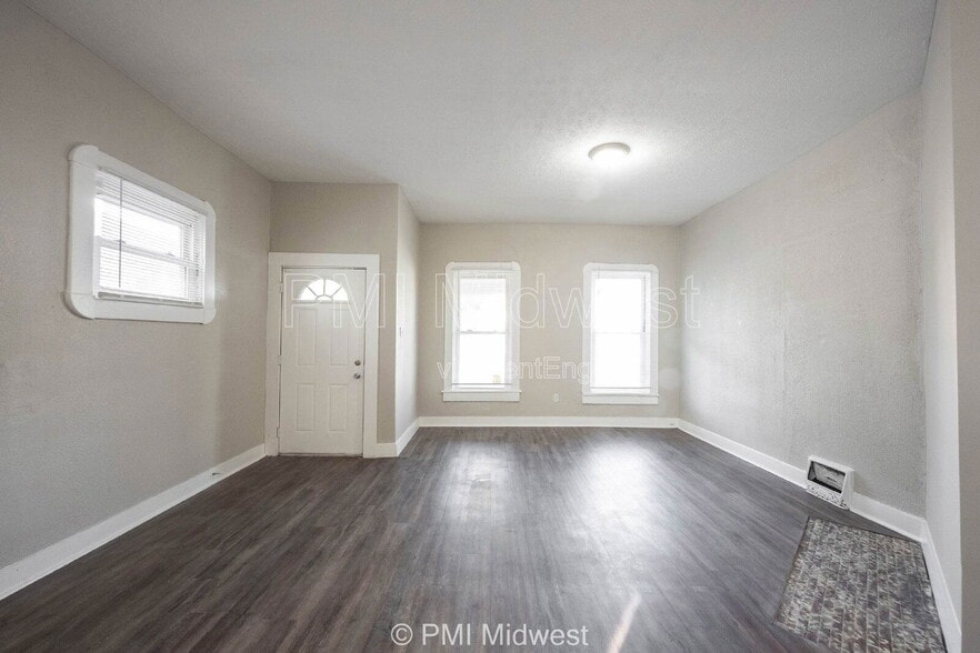 Building Photo - 101 N State Ave