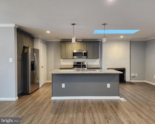 Building Photo - 502 Roberts Dr NW