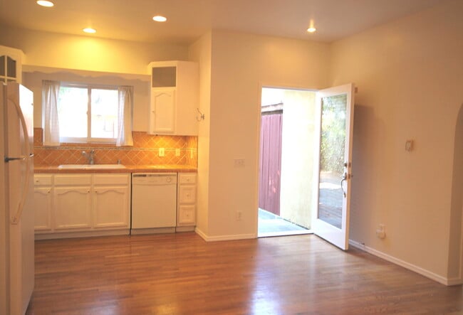 Building Photo - Prime Mid-City--Adorable Private Back Hous...