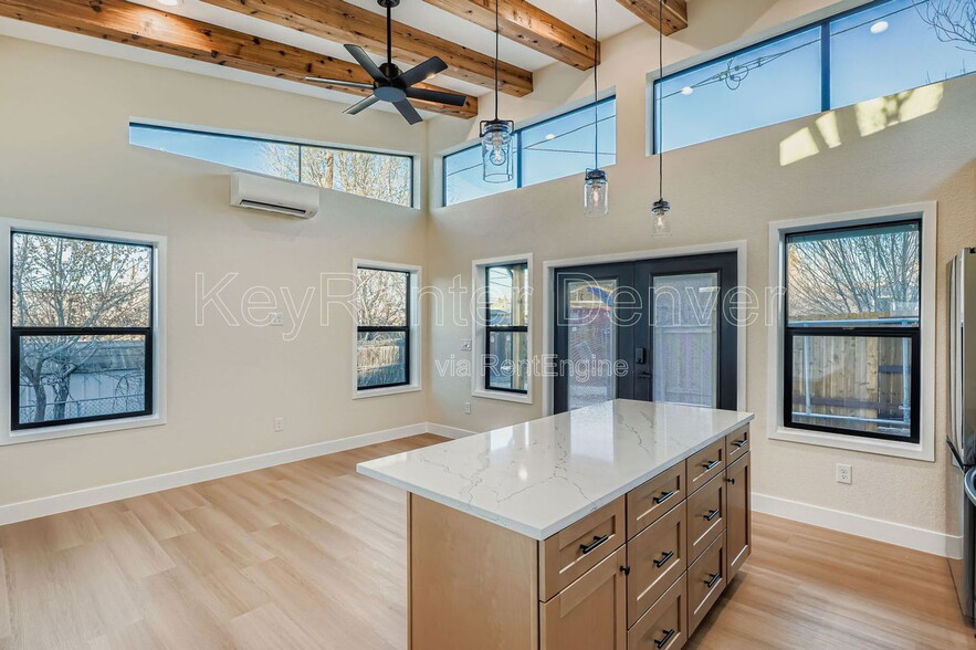 Primary Photo - 154 1/2 S Stuart St