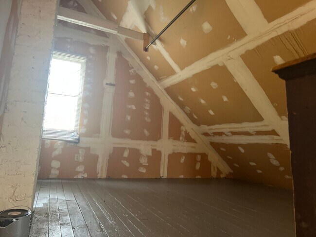 Building Photo - 38-42-42 Townsend St