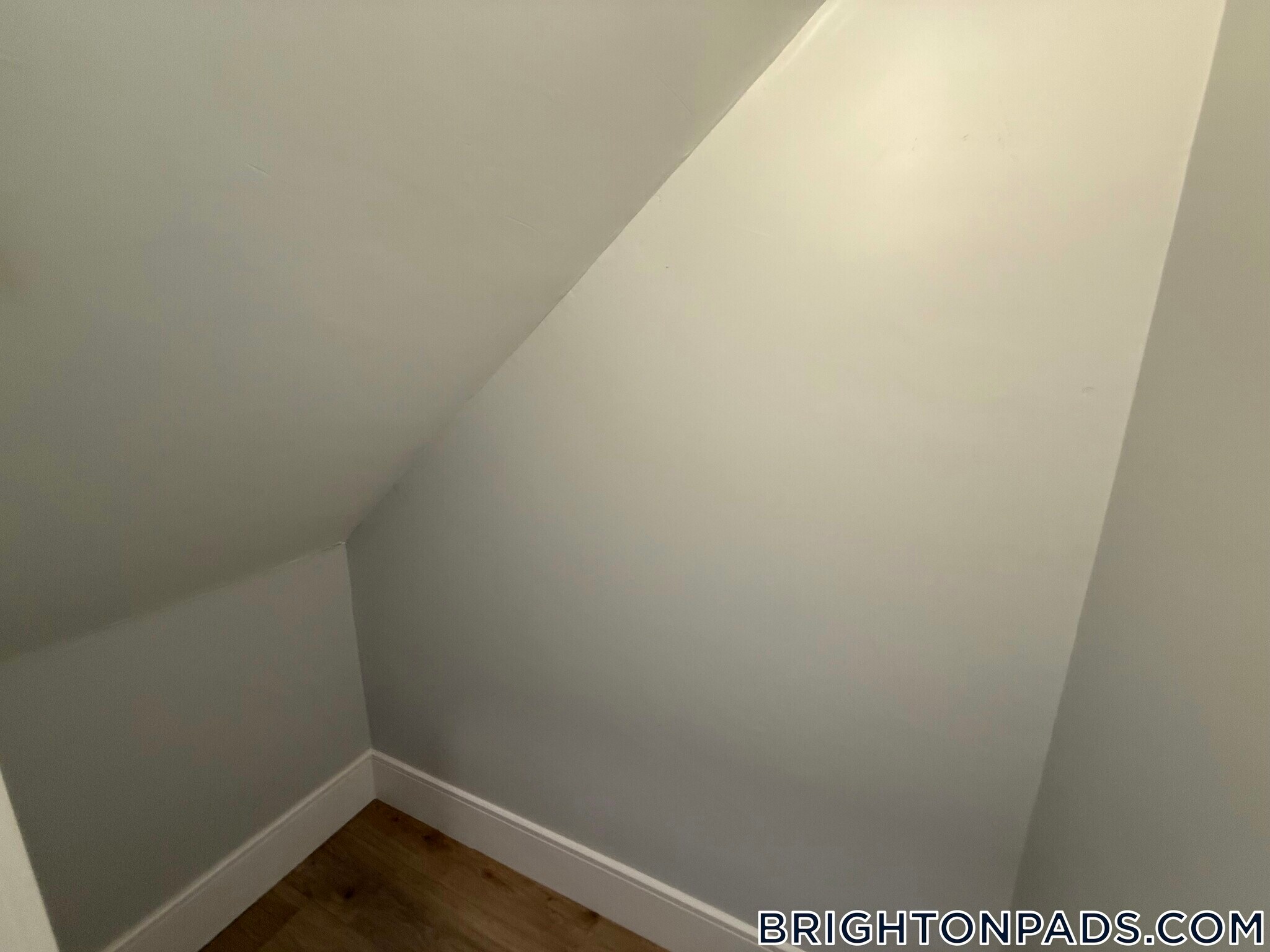 Building Photo - 124 Kenrick St