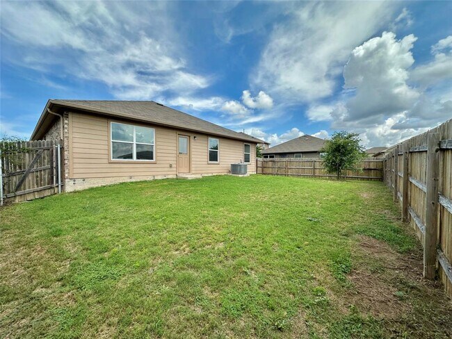 Building Photo - 10708 Seguin St