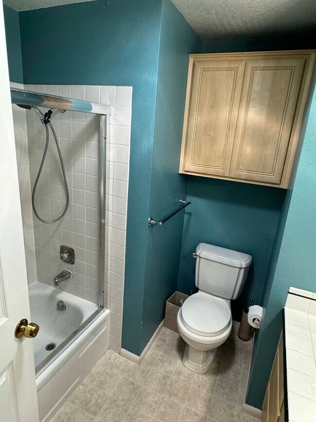 Building Photo - 3 Bedroom House off Harlow Rd.