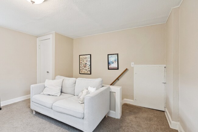 Building Photo - 7527 Madison Ave