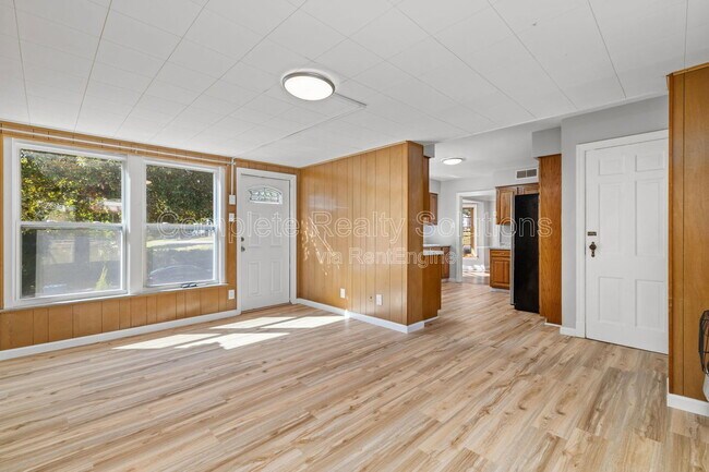 Building Photo - 524 Gerald Pl
