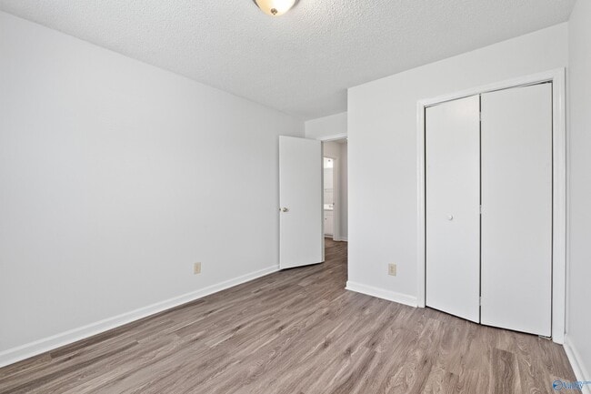 Building Photo - 113 Fernwood Cir