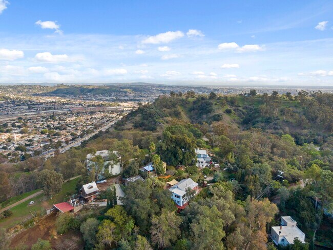 Building Photo - 1409 Avon Park Ter