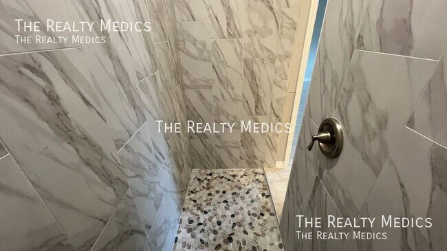 Building Photo - 3290 Halden Ave SE