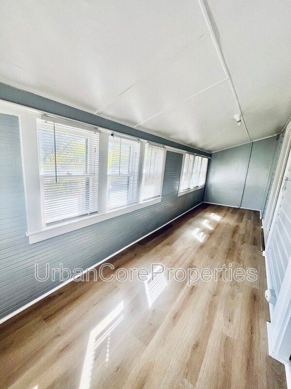 Building Photo - 235 7th Ave N