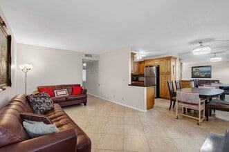 Building Photo - 3038 Hythe A