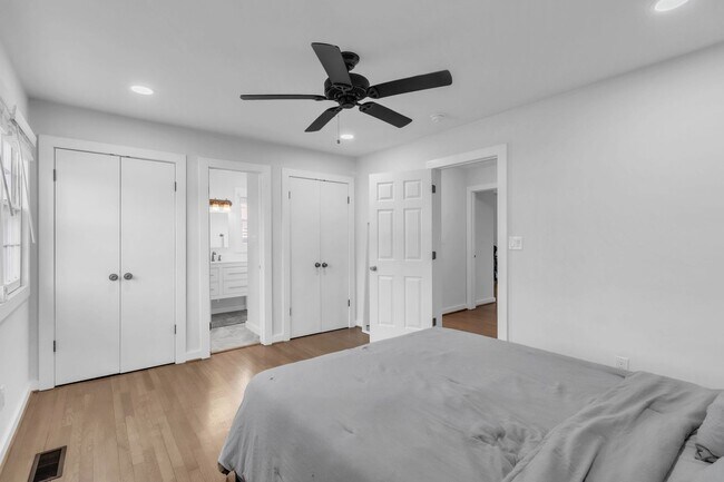 Building Photo - Updated 3 Bedroom, 2 Bath Home – Minutes from Fort Bragg!