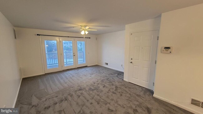 Building Photo - 1402 Waters Edge Dr