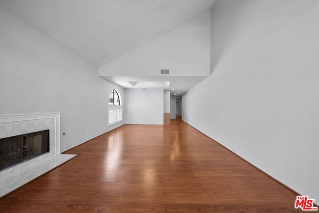 Building Photo - 14572 Dickens St