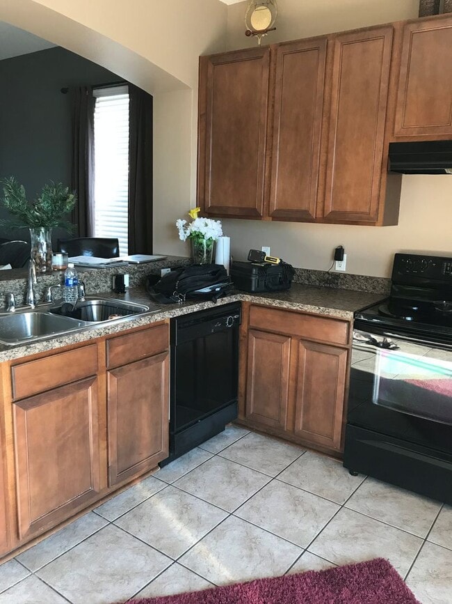 Primary Photo - 2 Bedroom 2.5 Bathrooms Luxury Townhome in...