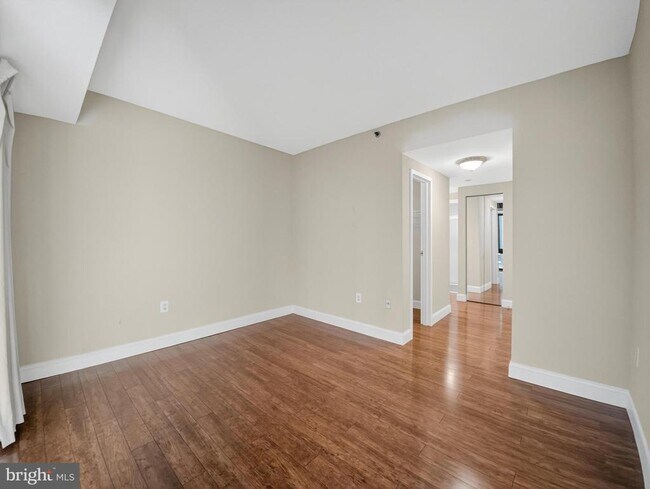 Building Photo - 1530 Key Blvd