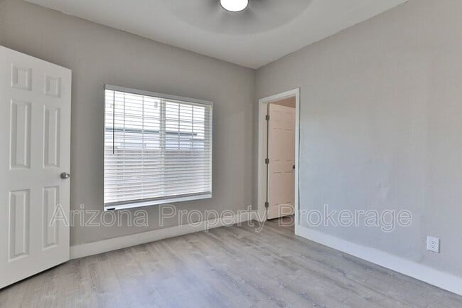 Building Photo - 1538 E Pierce St