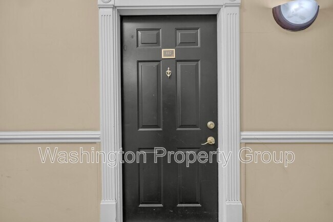 Building Photo - 4854 Eisenhower Ave