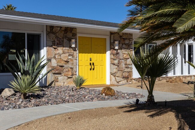 Building Photo - Desert Xscape - Pool, Jacuzzi, and Pet Friendly! (Monthly Only - No Long Term)