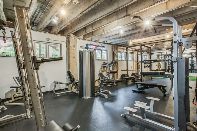 Building Photo - FANTASTIC 2-BEDROOM KING WILLIAM CONDOMINIUM